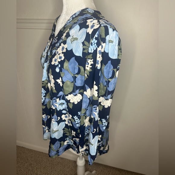 Lands' End Blue Floral Relaxed Blouse size L/P - Picture 5 of 9